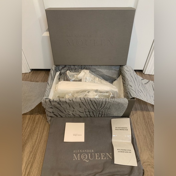 Alexander McQueen | Oversized low-top sneakers | White Grey | 37 - Picture 13 of 13